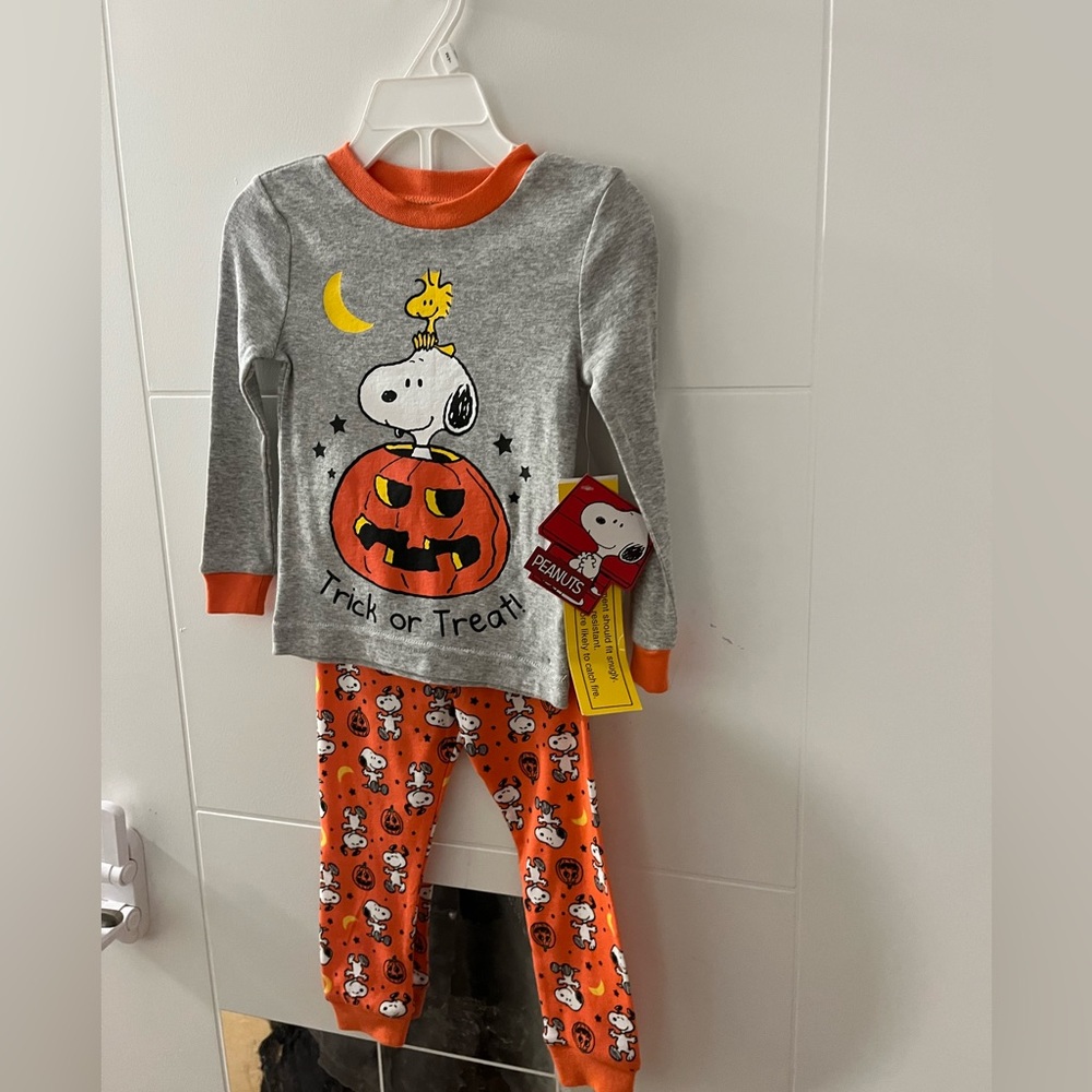 NWT Peanuts Snoopy Halloween Pajamas 2T